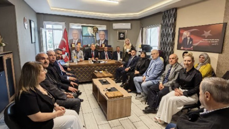İYİ PARTİ TEŞKİLATINDA YOĞUN KATILIMLI BAYRAMLAŞMA 