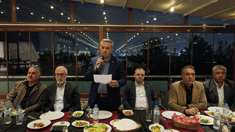 “BÜTÜN ELBİSELERİ YIRTIKSA VEFA  ELBİSESİ BİZE YETER ”