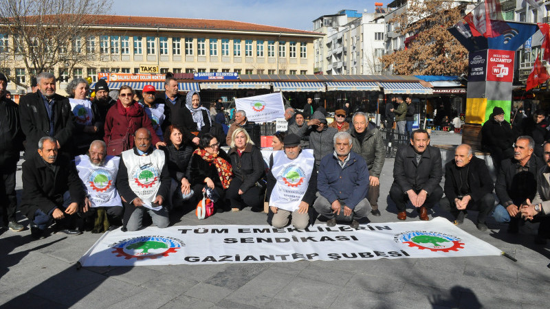 TÜM EMEKLİLER SENDİKASI OTURMA EYLEMİ YAPTILAR