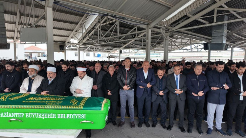 İYİ PARTİ GAZİANTEP İL BAŞKANLIĞI  SEDAT ÇEVİK’İ ACILI GÜNÜNDE YALNIZ BIRAKMADI!